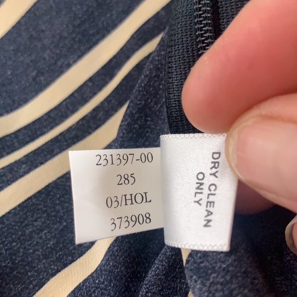 🌟5/$25 Banana Republic Silk Halter Neck Blouse - Navy Blue/Gold Chevron, Sz Med - Picture 11 of 11